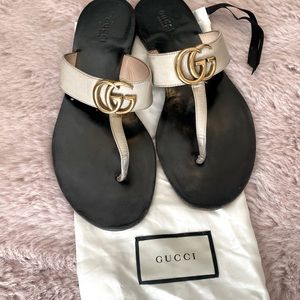 Gucci Leather thong sandal with Double G